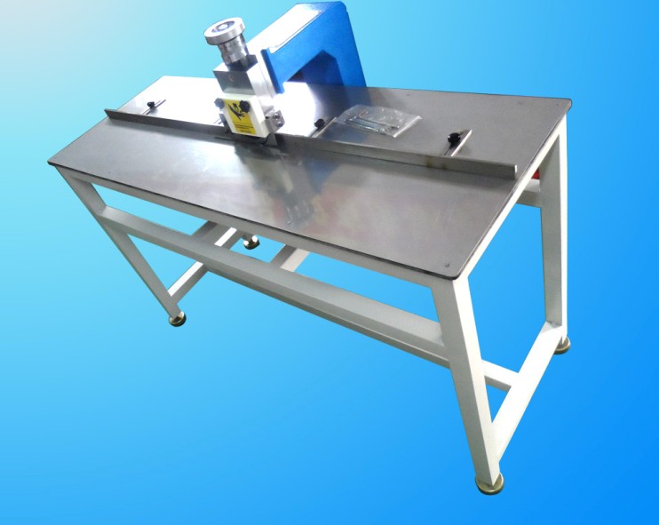 帶平臺(tái)式 LED燈條分板機(jī)